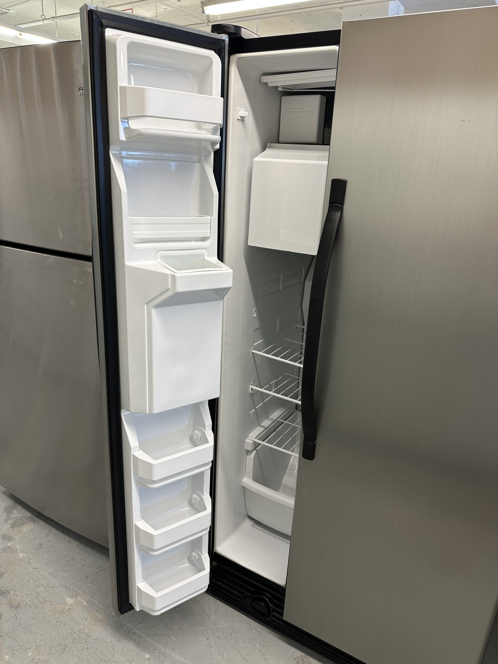Refrigerateur Samsung SIDE BY SIDE AVEC DISTRIBUTEUR D'EAU ET